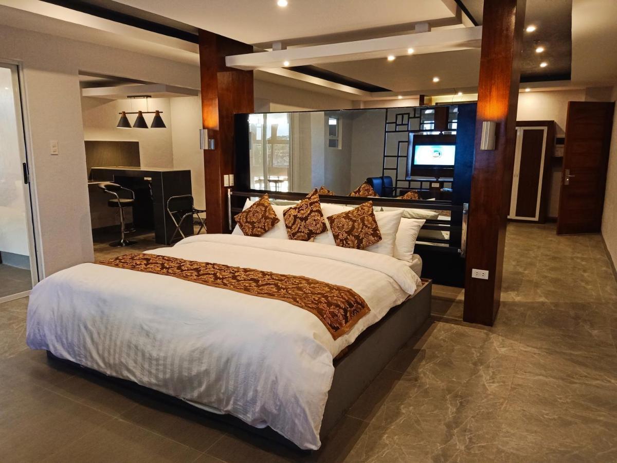 Hotel Carmelita Tuguegarao Esterno foto