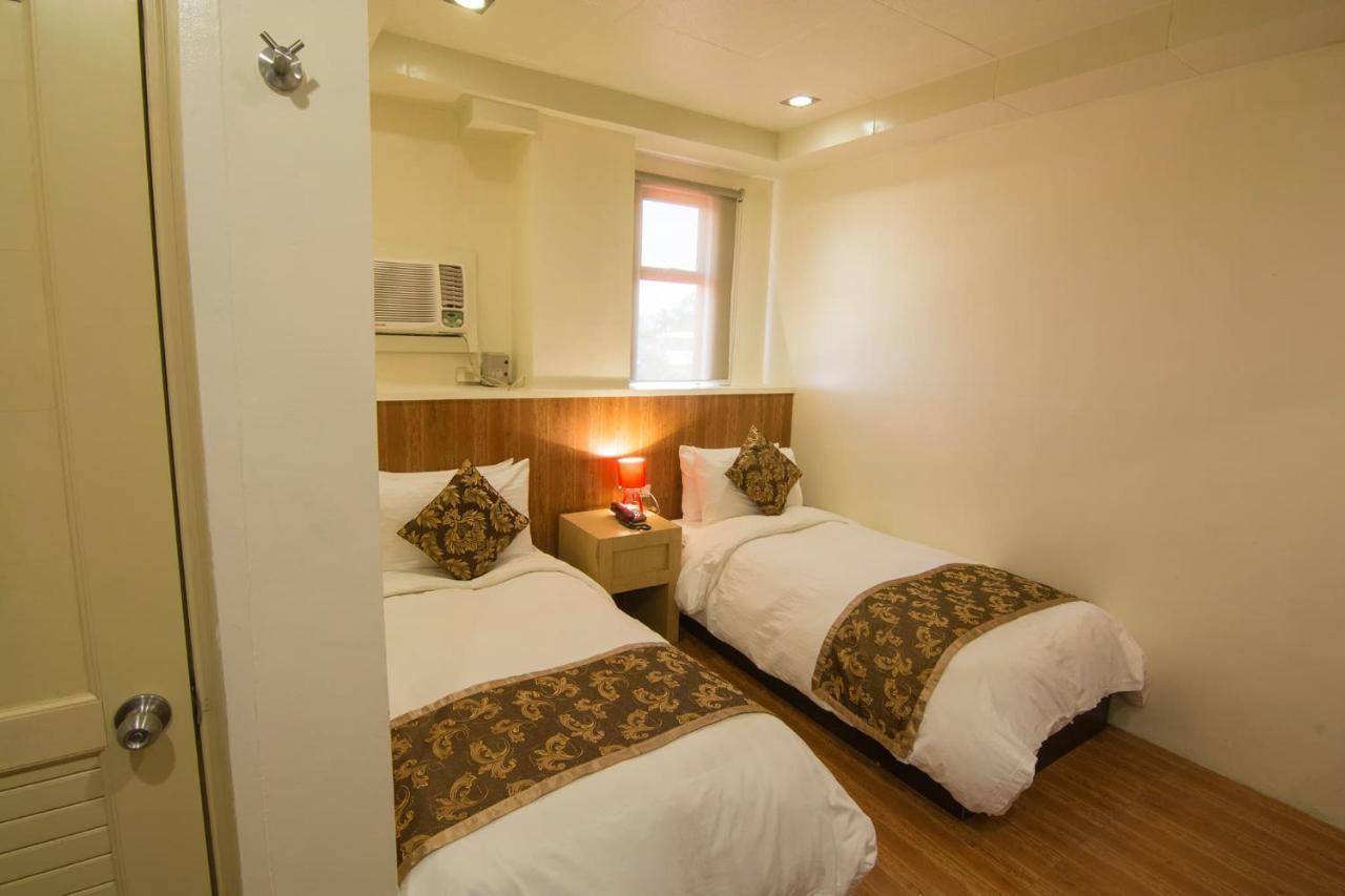 Hotel Carmelita Tuguegarao Esterno foto