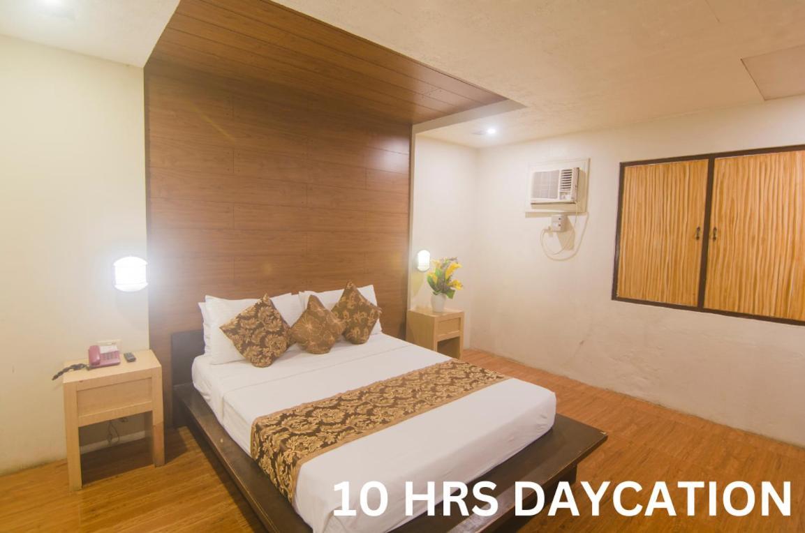 Hotel Carmelita Tuguegarao Esterno foto