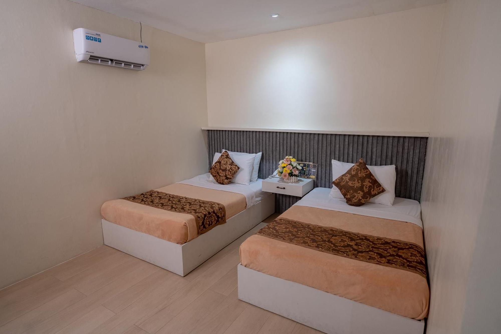 Hotel Carmelita Tuguegarao Esterno foto