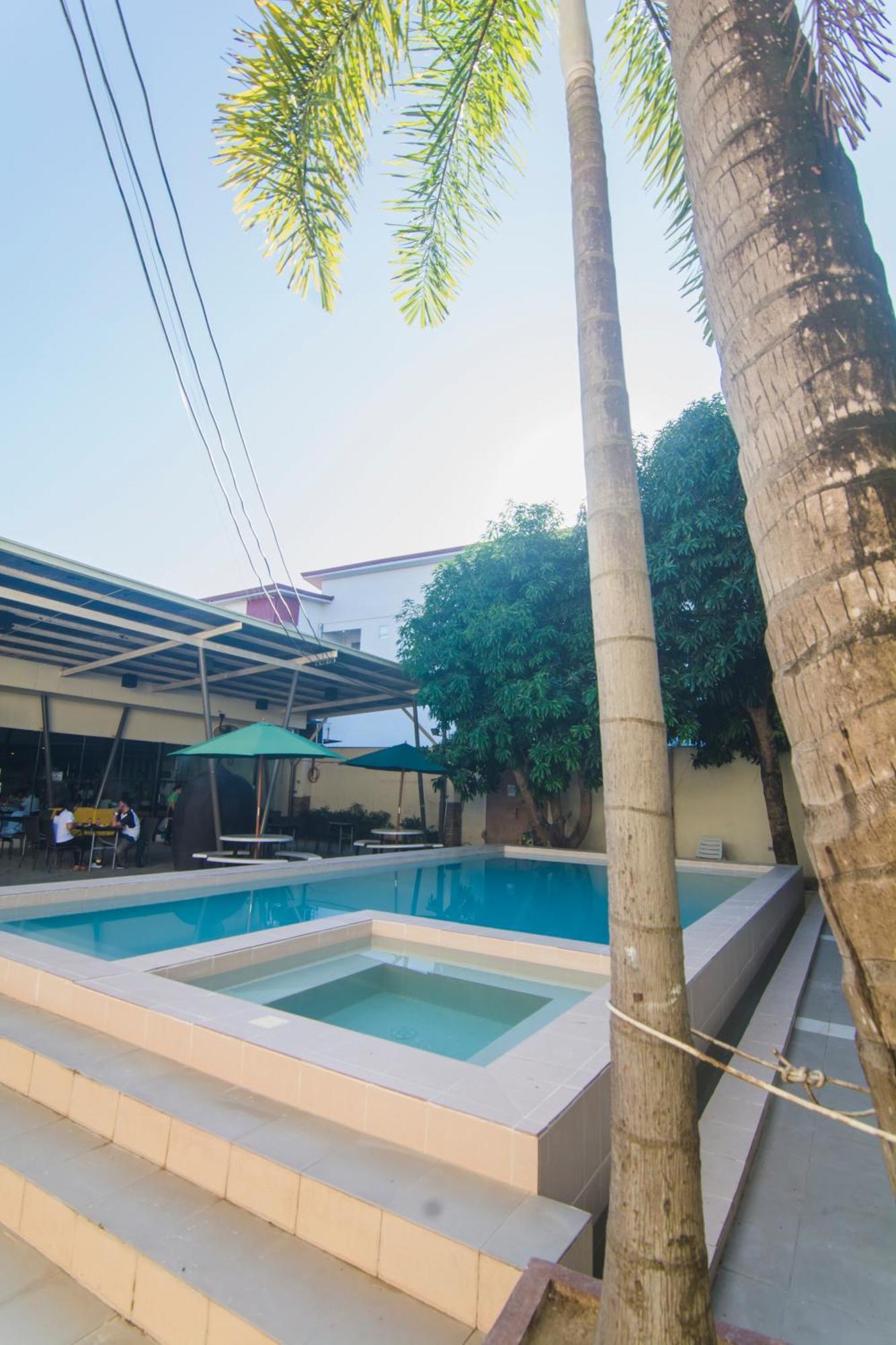 Hotel Carmelita Tuguegarao Esterno foto