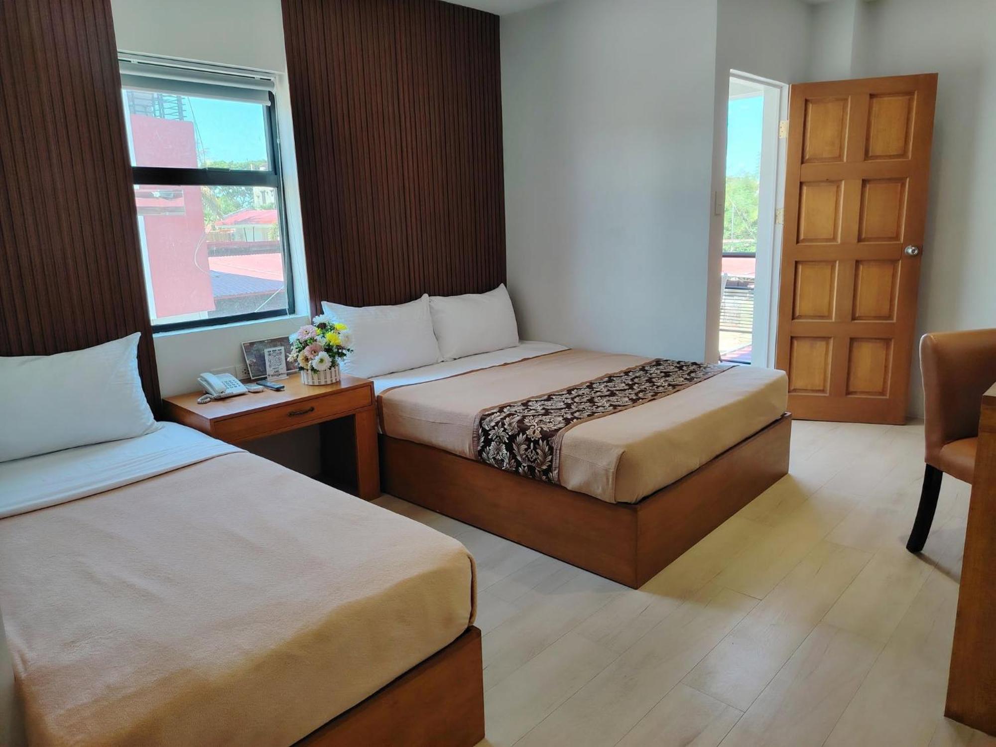 Hotel Carmelita Tuguegarao Esterno foto
